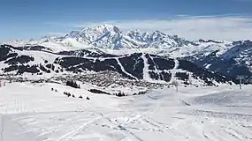 Les Saisies vues du Mont Bisanne. Au fond le Mont Blanc.