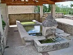 Lavoir du hameau des Valettes.