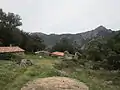 Les bergeries de Naseu avec vue sur l'Omu di Cagna et Punta Monacu