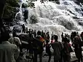 Les cascades de Man sont un lieu touristique prisé.
