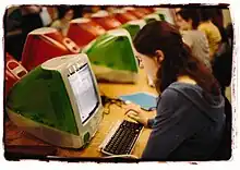 Les débuts des cours virtuels en ligne au Collège de Bois-de-Boulogne, début des années 2000 (Archives du Collège de Bois-de-Boulogne).