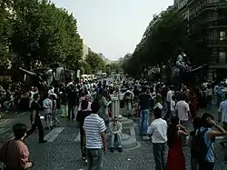 Lors du défilé militaire du 14 juillet, l'avenue est occupée par les chars.