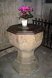 Les fonts baptismaux de l'église, où Jeanne d'Arc reçut le baptême.