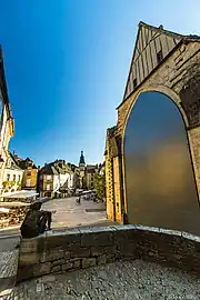 Les portes monumentales de l'ancienne église Sainte-Marie vues par Jean Nouvel.