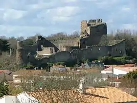 Description de l'image Les ruines du château fort de Talmont.JPG.