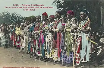 Les survivantes des Mino de Béhanzin au début du XXe siècle.