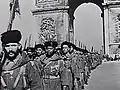 Les goumiers marocains de la Première armée défilent à Paris le 18 juin 1945.