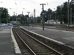 Vue des Voies en direction de Dijon et vue sur le poste 1 en gare de Dole-Ville.