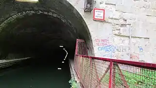 Le souterrain du Troquoy ; on aperçoit son extrémité à 1 086 m du côté de Lehaucourt.