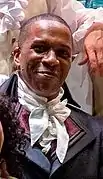 Leslie Odom Jr. interprète Sam.