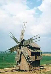 Ancien moulin en bois à Letea où l'énergie éolienne est depuis longtemps utilisée.