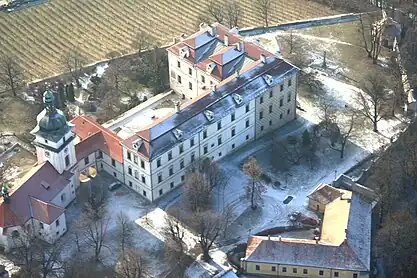 Château de Benátky : vue aérienne.