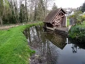 Lavoir sur le bord de la Voise à Levainville.