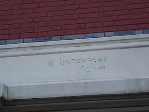 Signature d'Edmond Lamoureux sur l'immeuble du 41, rue Chaptal.