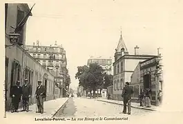 La rue Rivay et le commissariat.