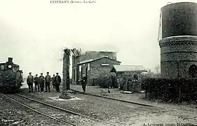 La gare et son réservoir vers 1910.