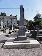 Monument aux morts, dans le cimetière