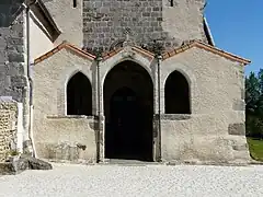 Le porche de l'église.