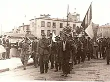 Photographie de la libération de Thiers en 1944 sur la place.