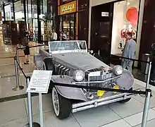 Voiture en strass de Liberace.