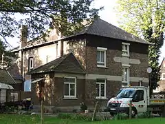 Habitation à l'entrée de la cité de la Forêt.