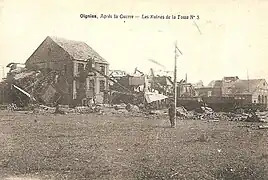 La fosse en ruine à la suite de la guerre.