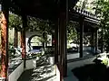 Passage couvert dans le jardin chinois