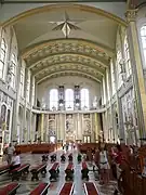 Intérieur de l'aile latérale est de la basilique