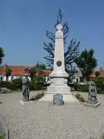 Poilu au repos (monument aux morts)