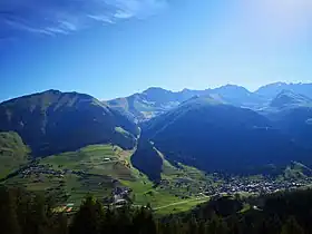 Pointe de Boveire à droite, au-dessus de Liddes.