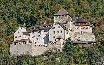 Le chateau, du coté de la ville.