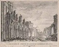 Ruines de la cathédrale Saint-Lambert. Au fond, la place du marché et le dôme de Saint-André