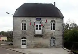 Façade de la mairie.