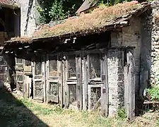 Vieux clapier abandonné à Lieucourt (Haute-Saône -France).