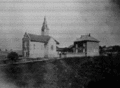 L'église et la cure (actuelle mairie) au début du XXe siècle.