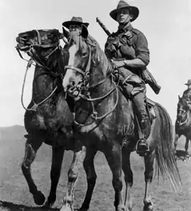 Chevau-légers australiens faisant partie du corps expéditionnaire (ANZAC) au Moyen-Orient (photographie de 1914).