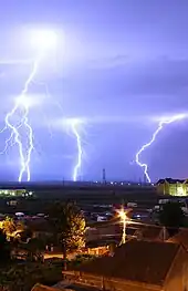 Orage électrique sur la ville d'Oradea, au nord-ouest de la Roumanie
