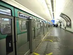 Portes palières sur les quais de la ligne 13.