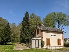 L'ancien bâtiment voyageur de Roinville, près du PN25