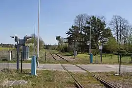 La voie en gare d'Herbeauvilliers (vue en direction de la Chapelle-la-Reine).