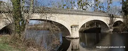 Le pont de la Gartempe à Saint-Savin en 2019.