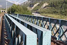 Le pont des Resses sur l'Arc et tunnel de Saint-Julien à Villargondran.