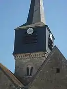 La tour romane de l'église.