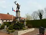 Le Poilu victorieux et Poilu mourantPoilu mourant (monument aux morts)