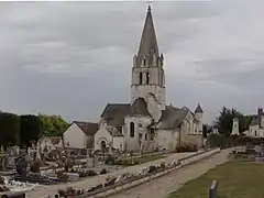 Vue générale de l'église et du cimetière.