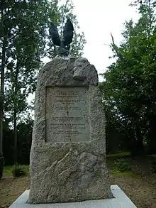 Le monument de la tombe du prince Murat.