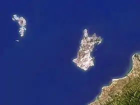 Photo satellitaire de Likoma (à droite) et de Chizumulu (à gauche)