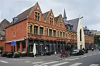 Hospice gantois édifié en 1462 et maisons du XVIIe siècle, rue de Paris