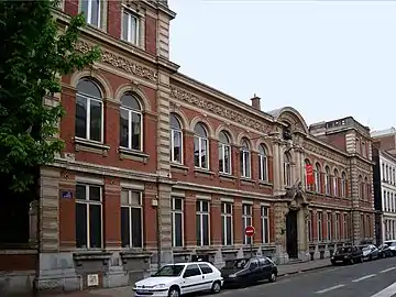 École supérieure de journalisme de Lille (ESJ Lille).