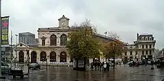 Bâtiment voyageurs et entrée de la gare de Lille Flandres.